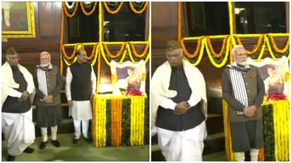 प्रधानमंत्री मोदी के साथ कांग्रेस नेता मल्लिकार्जुन खरगे।