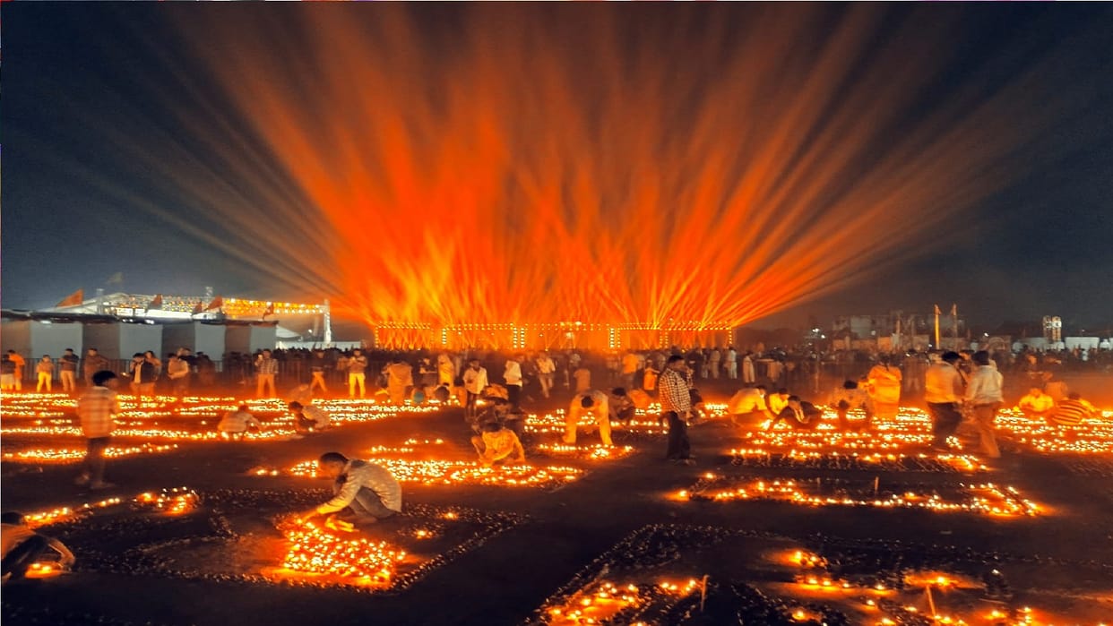 Ram mandir Ayodhya: Raipur illuminated with laser lights, More than 11 lakh lamps were lit to welcome Lord Ram