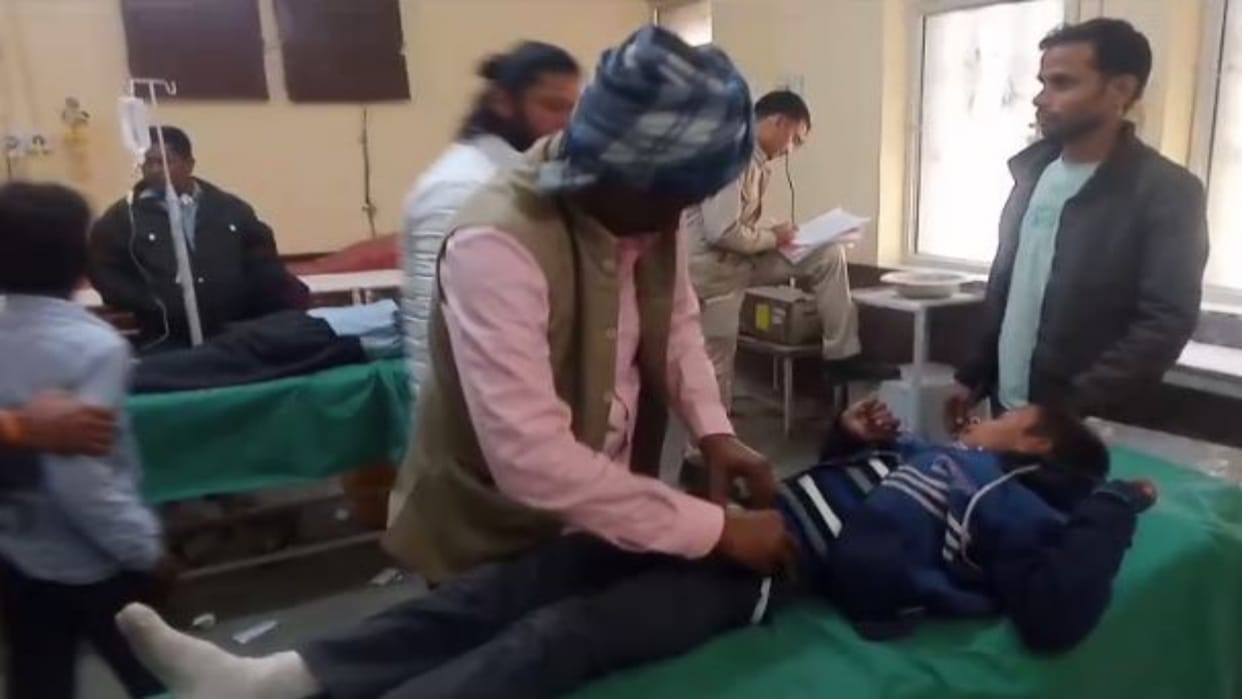 Rajasthan News: Jugaad carrying school children overturns, a dozen school children injured, one dead