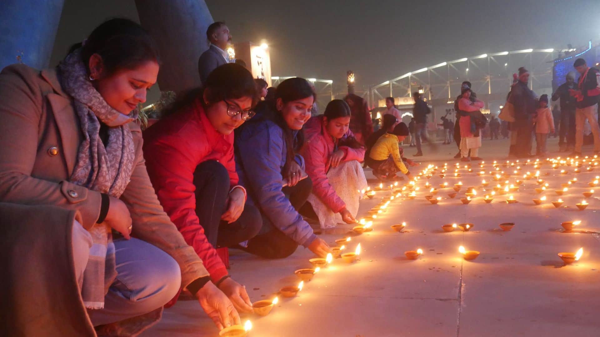 Ram Mandir Pran Pratishtha 20 lakh lamps lit Sunderkand in 4 thousand temples thousand processions in varanasi