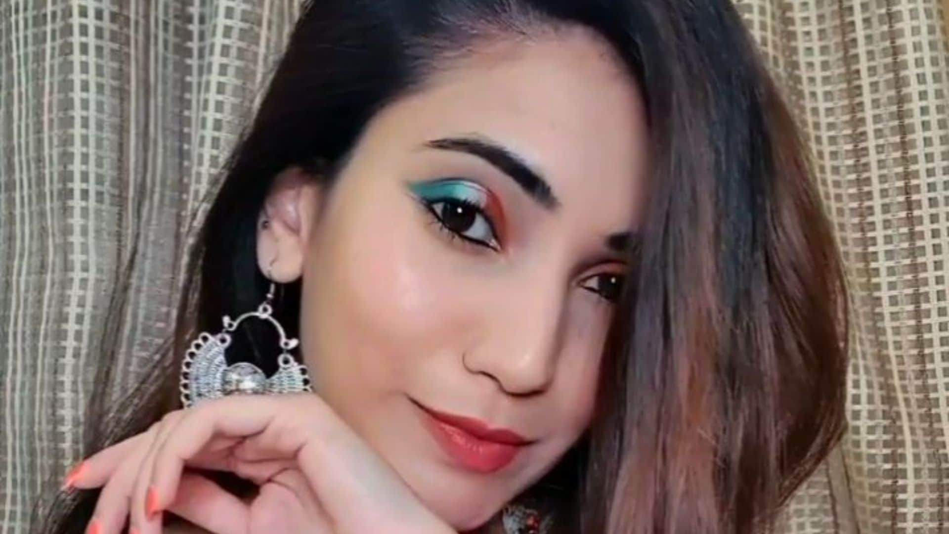 Republic Day 2024 simple tricolor makeup look for republic day