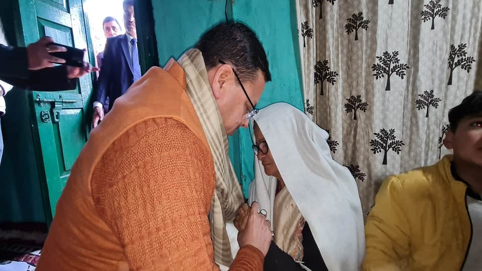CM Pushkar Singh Dhami reached the house of late BJP leader Hayat Mahara in champawat