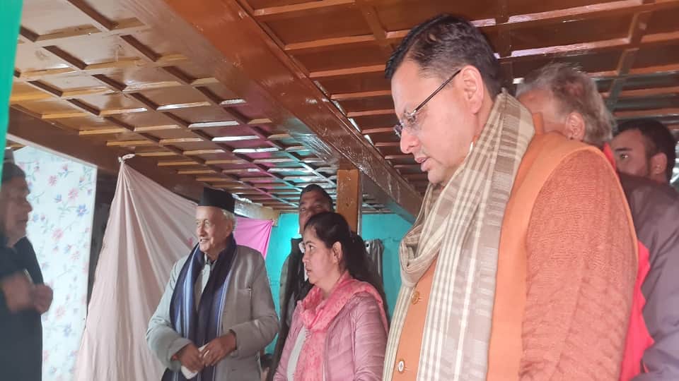 CM Pushkar Singh Dhami reached the house of late BJP leader Hayat Mahara in champawat