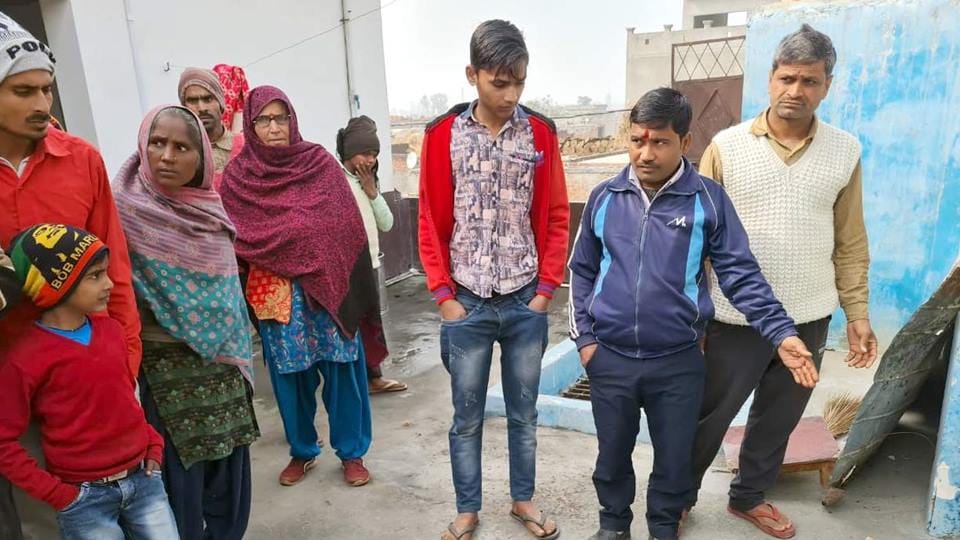 Sambhal: Explosion while grinding sulfur and potash, teenager badly burnt, panic in colony