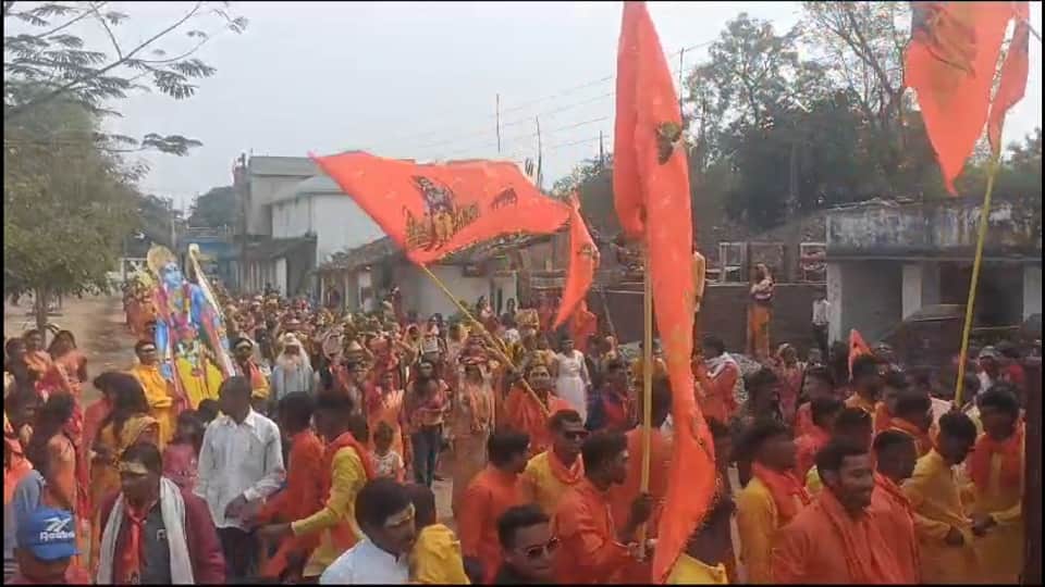 City colored in saffron Muslim community gave message of brotherhood Shahjaan took out a procession in Mahasam