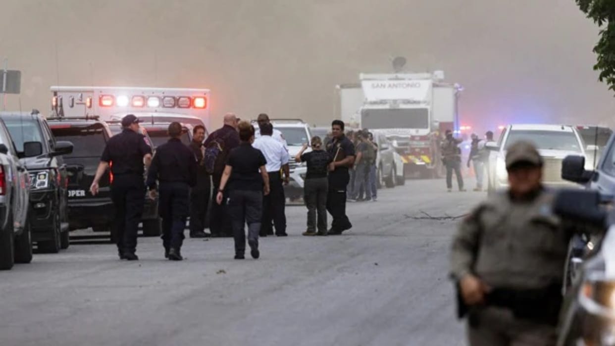 US Shooting in chicago several killed Accused absconding