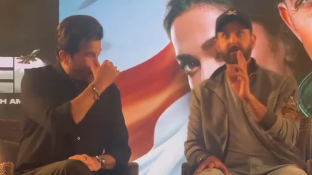 Fighter actor hrithik Roshan Praised his co star Anil Kapoor get emotional video went Viral