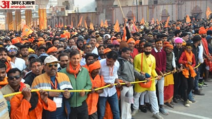 अयोध्या: पर्यटकों की पहली पसंद बना रामंदिर, ताजमहल से ज्यादा पहुंचे पर्यटक, कमाई में भी निकला आगे Ayodhya: Ram temple became the first choice of tourists, more tourists visited than Taj Mahal, it also came ou
