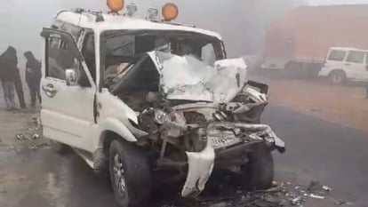 Bihar: पटना जा रही कार ट्रक से टकराई, आठ लोग घायल; कर्पूरी ठाकुर के जयंती समारोह में शरीक होने जा रहे थे Bihar Accident: Car going to Patna collides with truck, eight people injured; Karpoori Thakur Jayanti News
