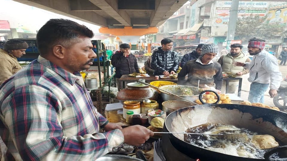 Women chased FSDA team that went to collect samples of Kachori