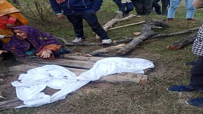 police picked up dead body from funeral pyre and sent it for postmortem In Etah