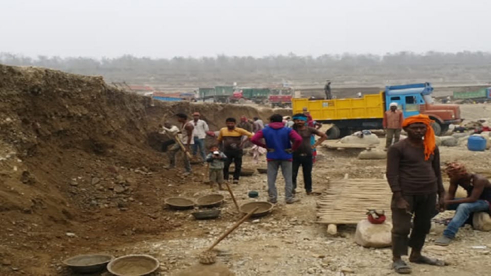 Uttarakhand News: dumpers get stuck in Gaula haldwani