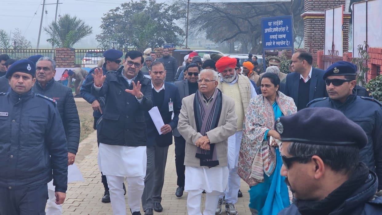 CM Manohar Lal reached Doult village in Fatehabad, Panchayat Minister Devendra Babli MP Sunita Duggal present