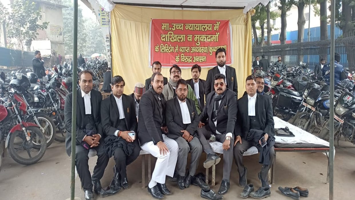 High Court: Advocates started a gradual fast regarding the problem of listing