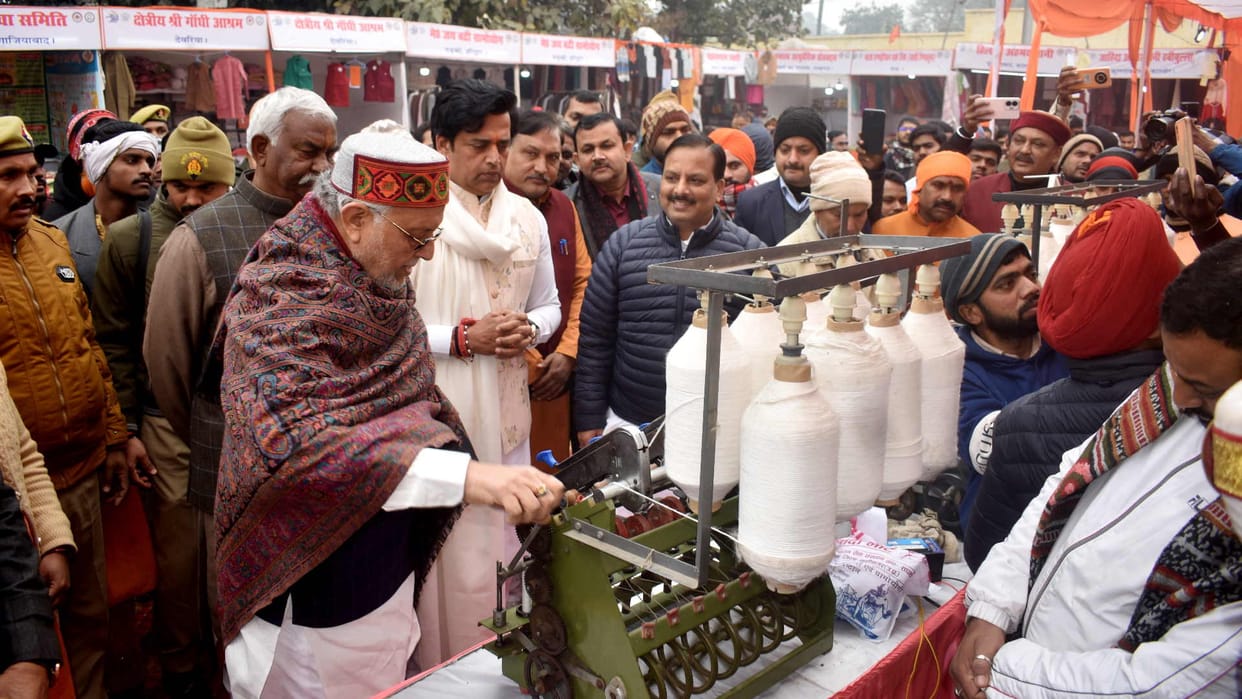 Minister in charge got angry after seeing filth in Gorakhpur