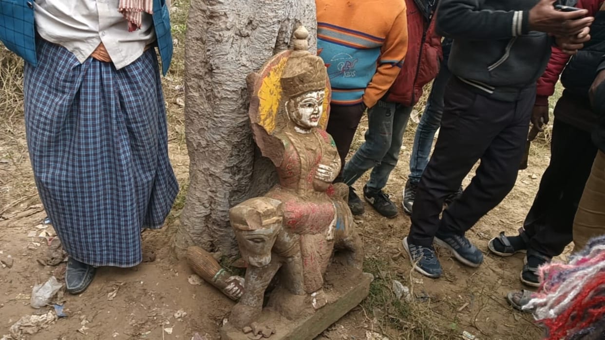 Broken idol of Shitala Mata found in Lakshgriha during digging for road construction