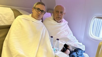 जम्मू कश्मीर: उमरा के लिए सऊदी अरब रवाना हुए फारूक और उमर अब्दुल्ला Farooq abdullah and Omar abdullah leave for Saudi Arabia for Umrah