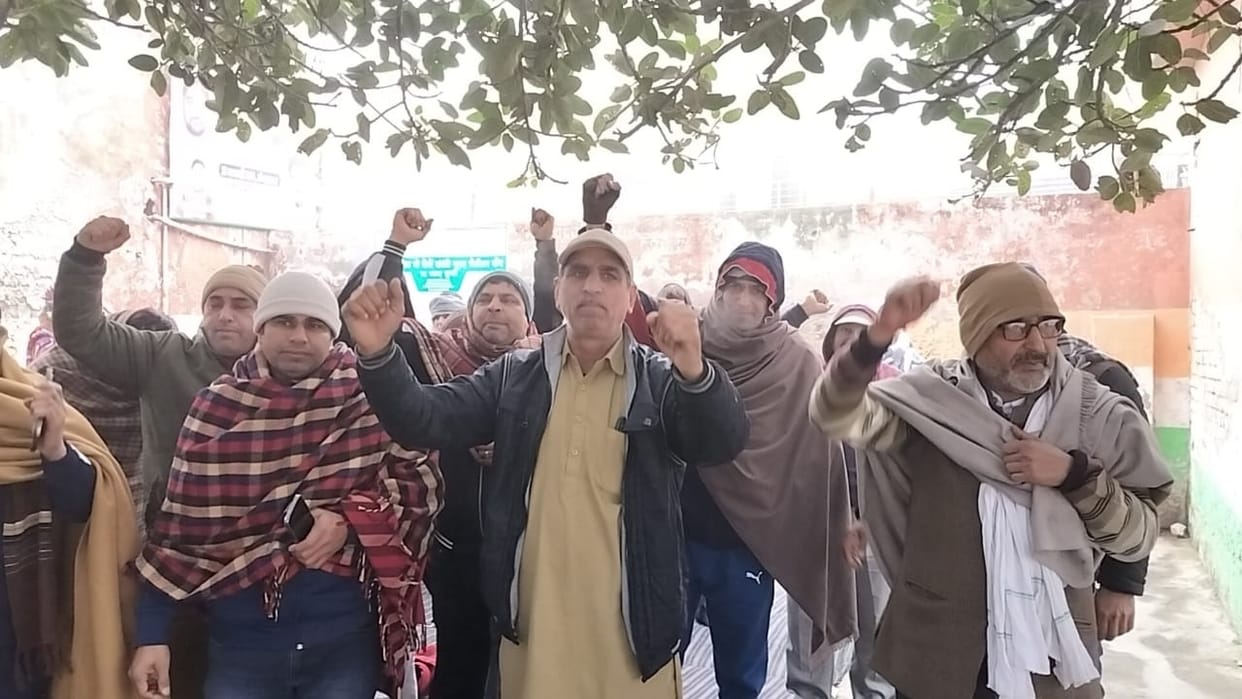 Roadways traffic jam, Passengers troubled due to severe cold, 198 buses stopped operating in Fatehabad