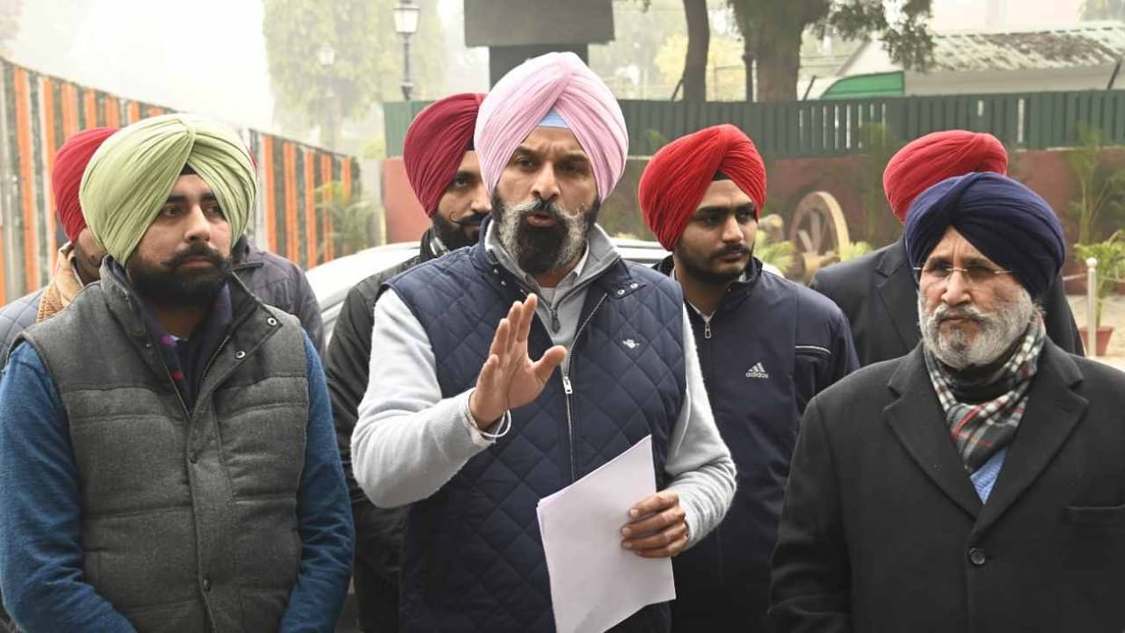 Shiromani Akali Dal delegation met the Governor of Punjab