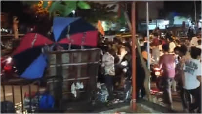 दुकानों में तोड़फोड़