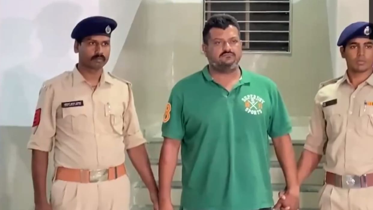Vadodara boat capsize Police arrested Vineet Kotia contractor of Kotia Projects Gujarat News in Hindi