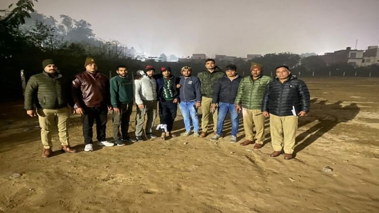 यूपी: हाथरस के बदमाशों ने डाली थी आर्य समाज मंदिर में डकैती, मुठभेड़ में दबोचे गए तीन बदमाश; लूट का माल बरामद