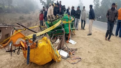 shahjahanpur road accident 12 dead bodies scattered on the highway