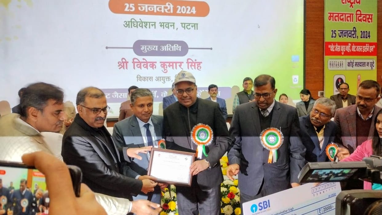 Bihar News: 60 officers including three DMs received honor on National Voters' Day, Lok Sabha elections