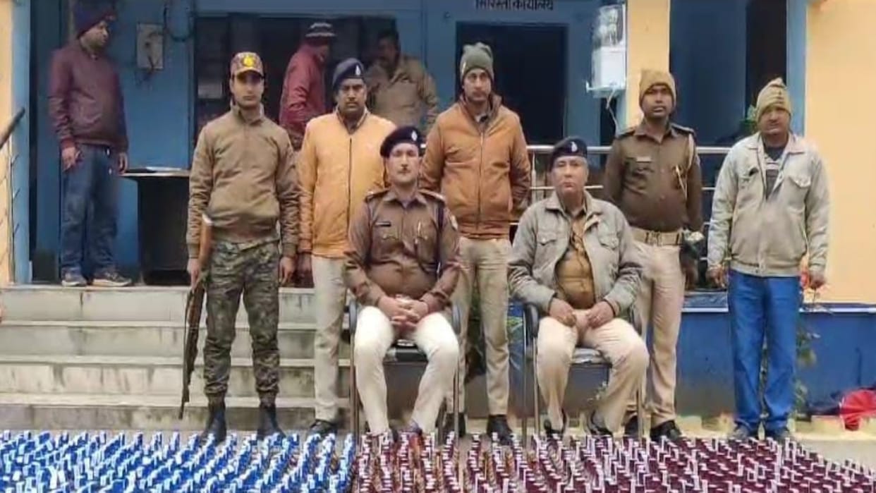 Bihar News Asarganj police recovered huge quantity of liquor in Munger