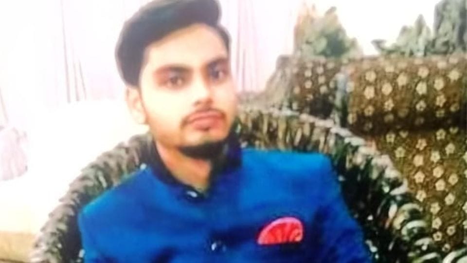 Contract employee commits suicide by hanging himself in Ballia