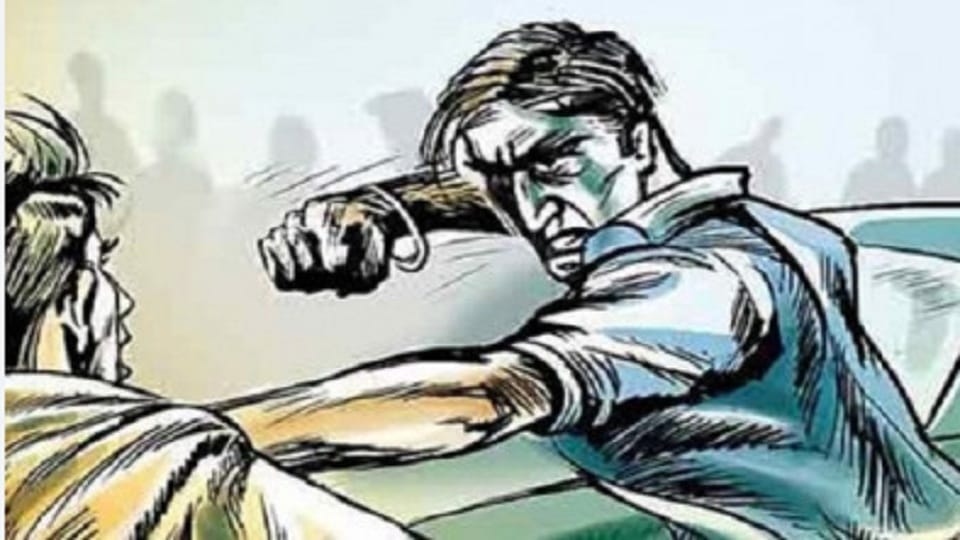Drug addict beats up home guard who went to get auto removed in haldwani