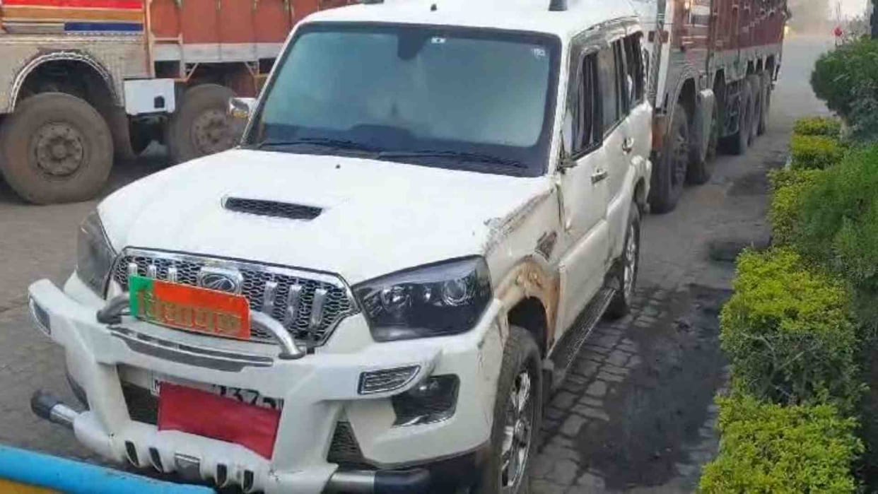Shahdol News: Jaitpur MLA's vehicle met with an accident in Budhar.