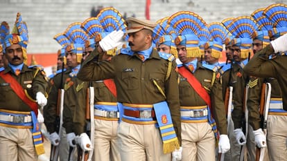 गौरव: वीरता पुरस्कार पाने में देश में पहले स्थान पर जम्मू कश्मीर पुलिस, 72 कर्मियों को मिलेगा सम्मान jammu kashmir Police 72 Officers receives Medal for Gallantry and 12 Medal for Meritorious Service