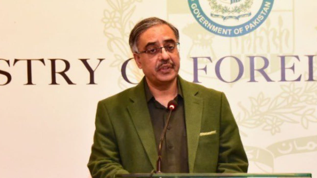 Ex Pak foreign secretary says that Had told Imran Khan to remain engaged with the US