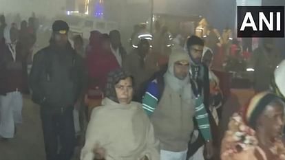Ram Mandir Darshan: Crowd of devotees gathered in the court of 'Balak Ram', Ayodhya is echoing with the praises of God. Devotees throng the Ram Temple to have darshan of Shri Ram Lalla.