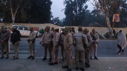 Saharanpur: Tension, protest over removal of the board of Samrat Mihir Bhoj and Prithviraj Chauhan