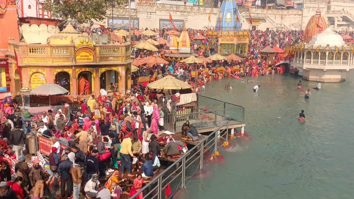 Sharadiya Purnima Snan in Haridwar Devotees reached Har Ki Pauri Ghat to take Purnima Snan