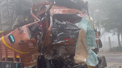 Sitapur: कोहरे ने ली एक और जान... आमने-सामने भिड़े ट्रक और डीसीएम, चालक की मौत One died when a truck and DCM colloid in Khairabad thana in Siatpur.