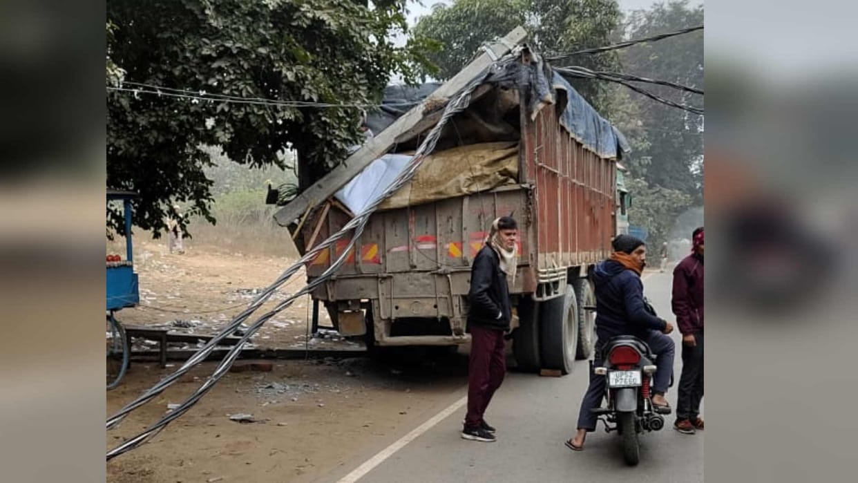 Truck broke electric pole during supply