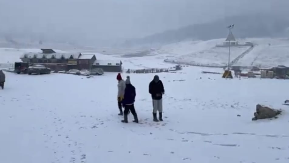 jammu kashmir weather update: snowfall in hilly rain in plain sunshine in some areas