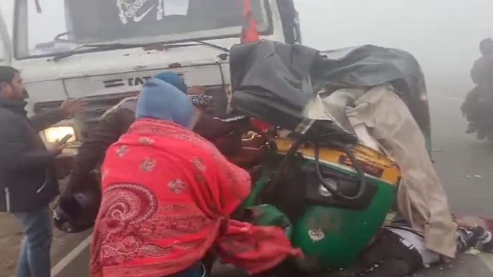 Heavy collision between dumper and auto