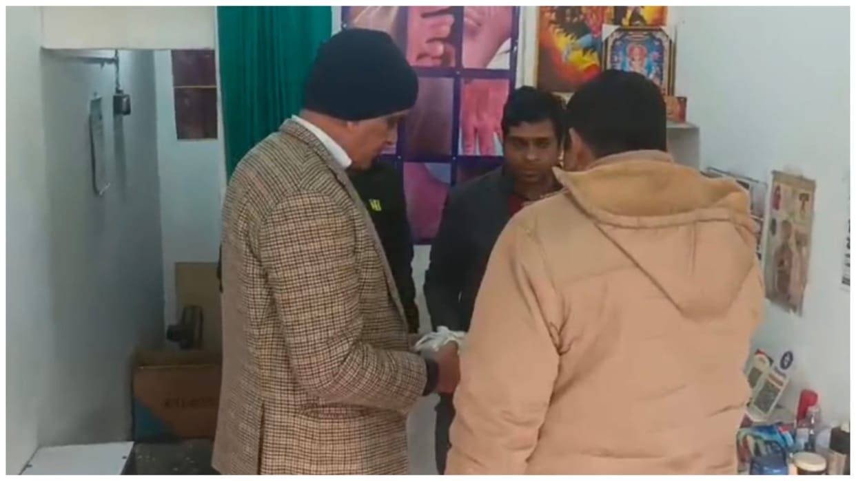 Rohtak: Chief Minister Flying Squad action in Janta Colony, fake doctor arrested