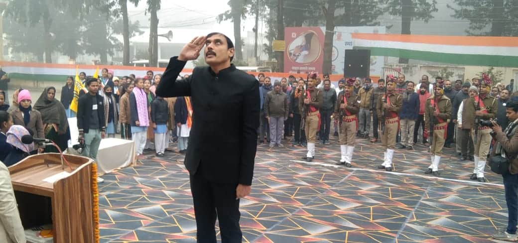 75th Republic Day 2024, Republic Day celebrated with pomp in Hardoi, Minister Nitin Aggarwal hoisted the flag