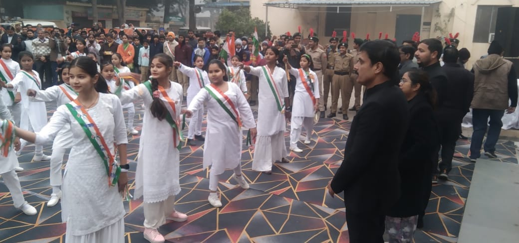 75th Republic Day 2024, Republic Day celebrated with pomp in Hardoi, Minister Nitin Aggarwal hoisted the flag