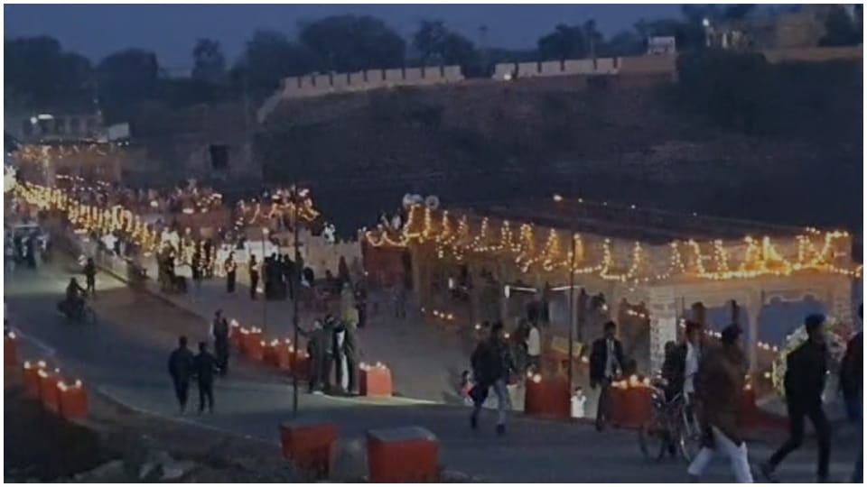Lamp donation organized in Rangawan pond of Karauli Maha Aarti performed by lighting 11 thousand lamps