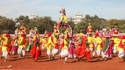 Republic Day: राज्यपाल मंगुभाई पटेल ने राज्य स्तरीय समारोह में फहराया राष्ट्र ध्वज, झांकियों ने मन मोहा Republic Day: Governor Mangubhai Patel hoisted the national flag at the state level function