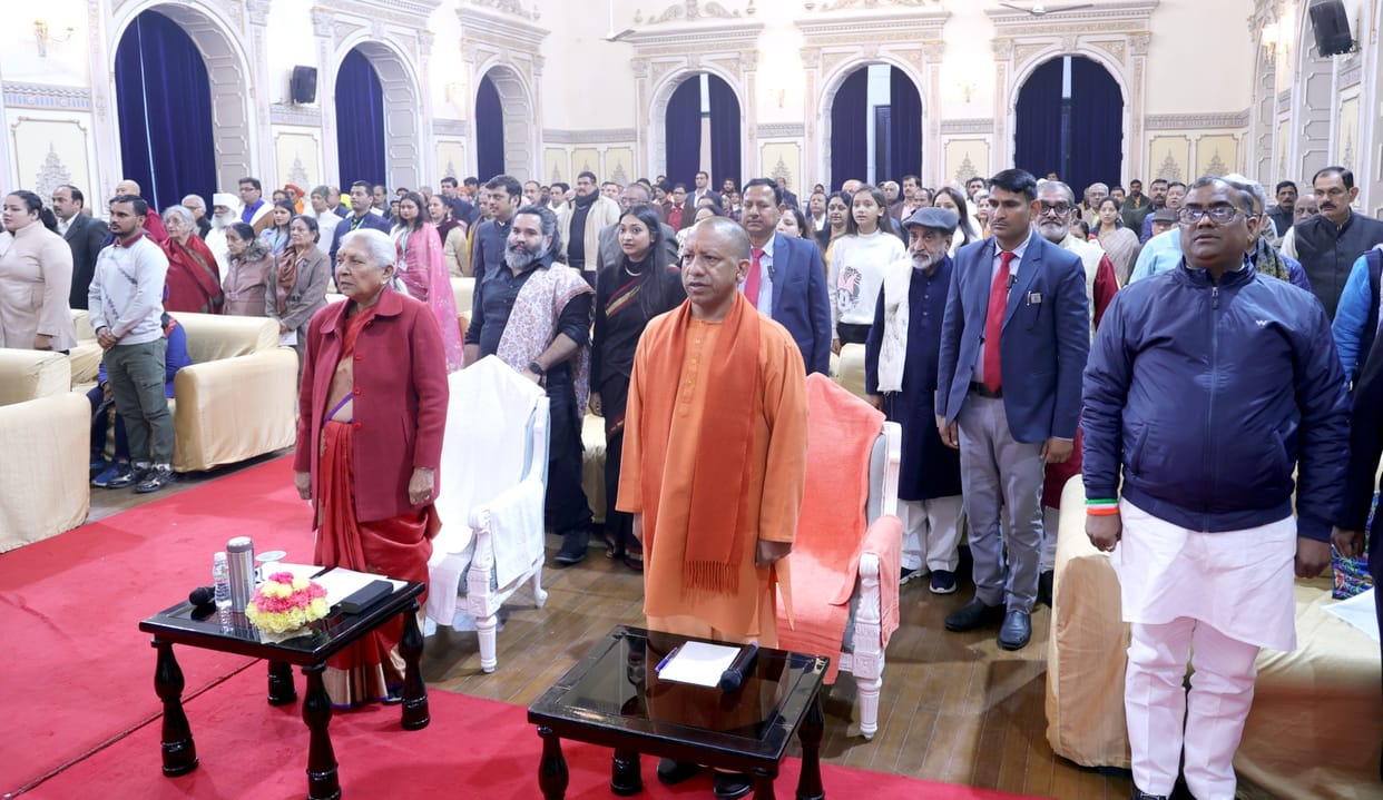 CM Yogi honored the talents who made special contribution in art, culture, literature and sports