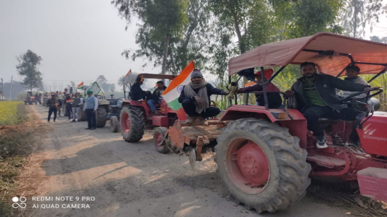 Workers of BKU Tikait faction took out a tractor parade against government in Bijnor
