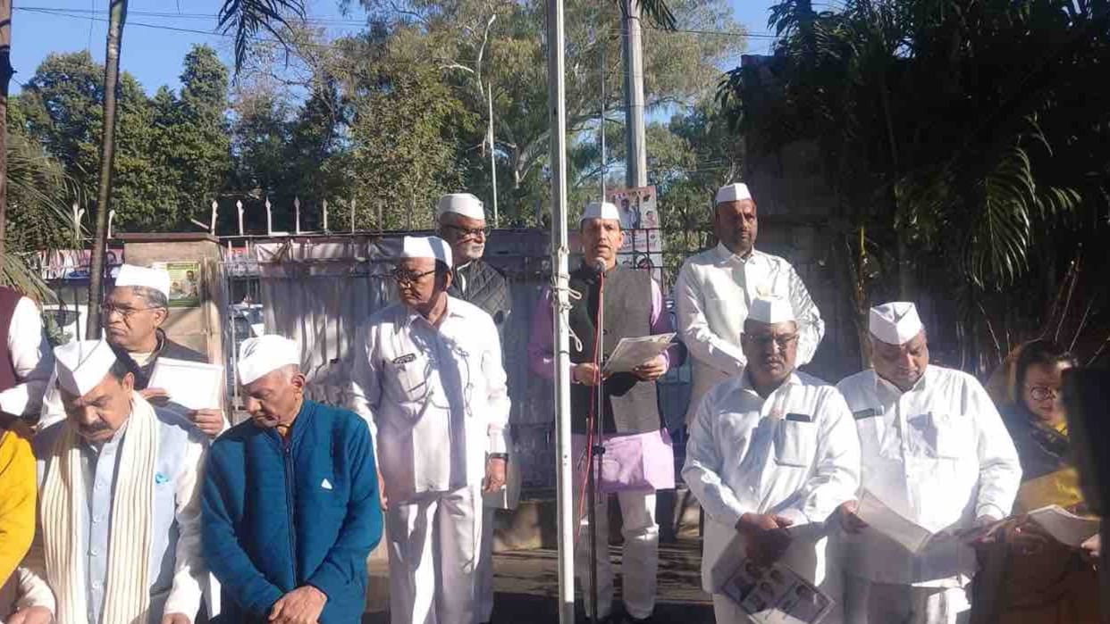 Republic Day: Jitu Patwari hoisted the flag at the state Congress headquarters