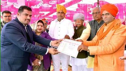 Rajasthan News: 75th Republic Day celebrated with parade and cultural programs, tableaux also taken out